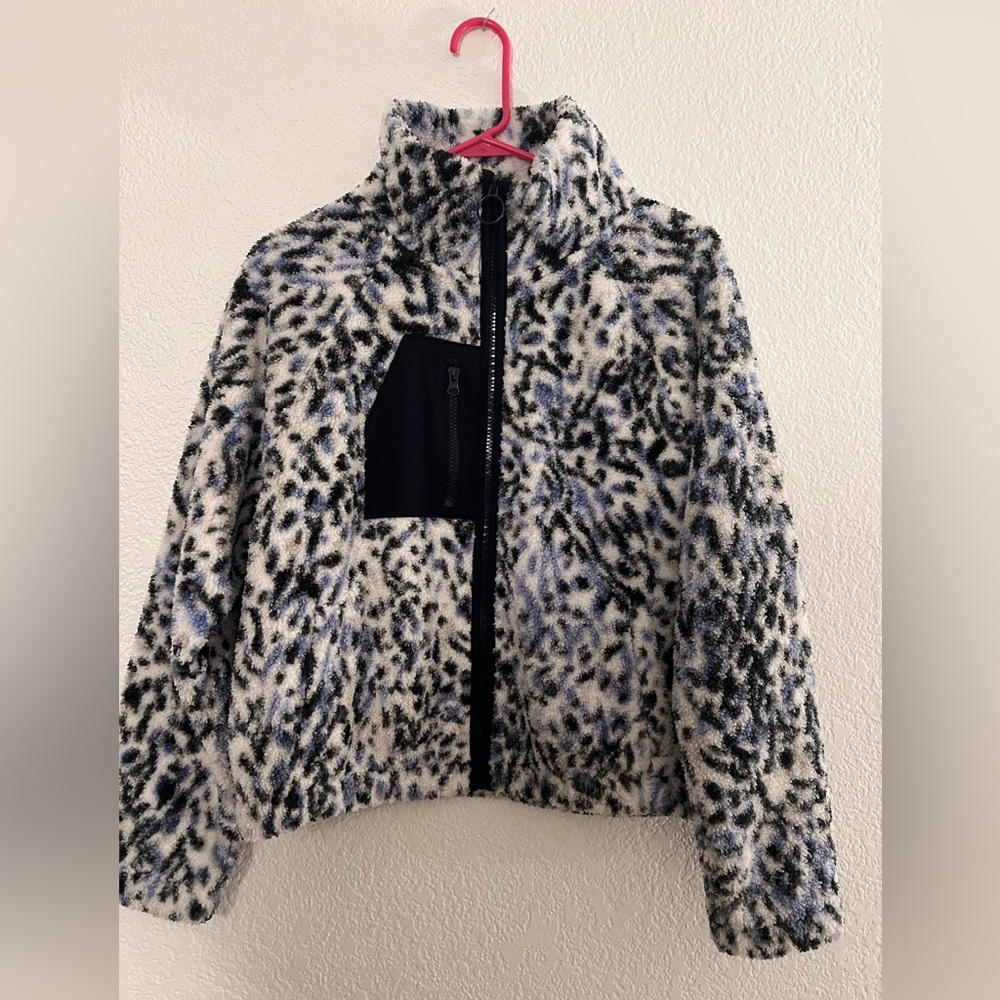 Women’s Sage Collection Blue and Black Sherpa Leopard Print Zip up Sweatshirt